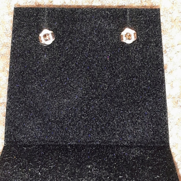 Cubic zirconia and gold earings - Picture 2 of 2